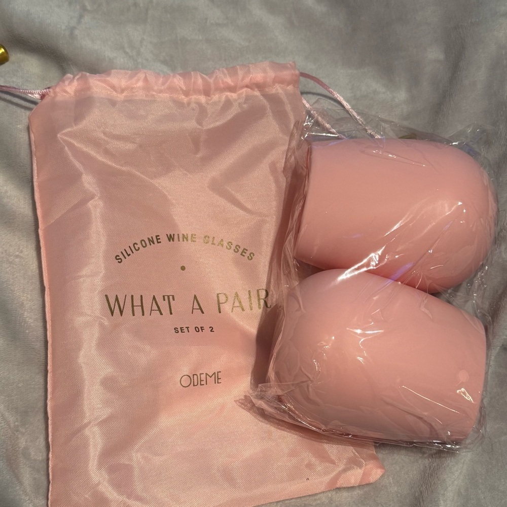 Odeme Blush Silicone Wine Glass Set - NEW
